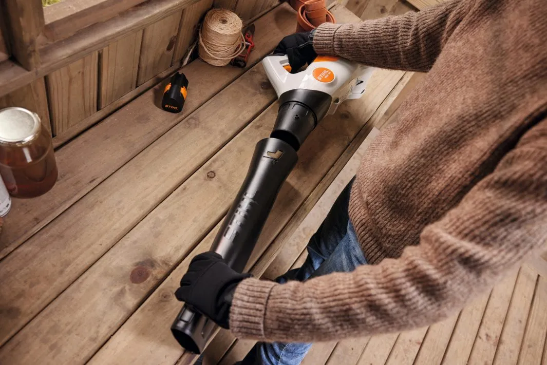 Szybka zmiana dyszy STIHL BGA 30
