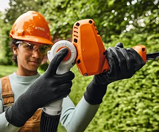 Regulacja kąta listwy tnącej STIHL HLA 40